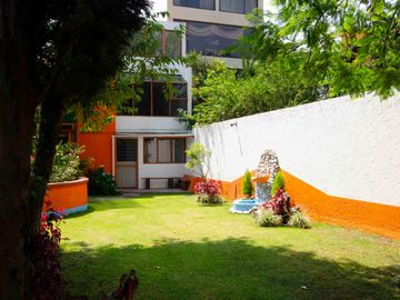Casa en Venta en Jardines de Satélite, para remodelar