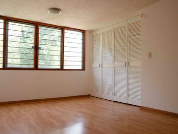 Casa en Venta en Jardines de Satélite, para remodelar
