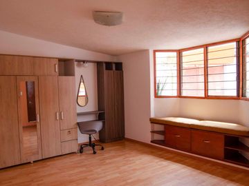 Casa en Venta en Jardines de Satélite, para remodelar