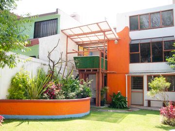 Casa en Venta en Jardines de Satélite, para remodelar
