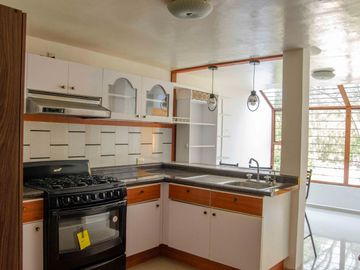 Casa en Venta en Jardines de Satélite, para remodelar