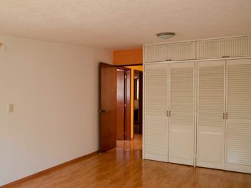Casa en Venta en Jardines de Satélite, para remodelar