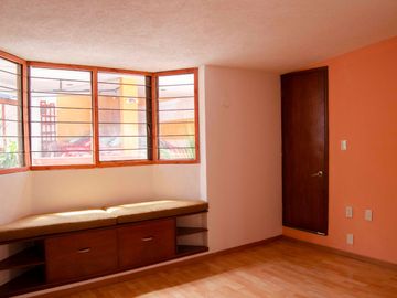 Casa en Venta en Jardines de Satélite, para remodelar
