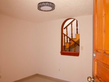 Casa en Venta en Jardines de Satélite, para remodelar