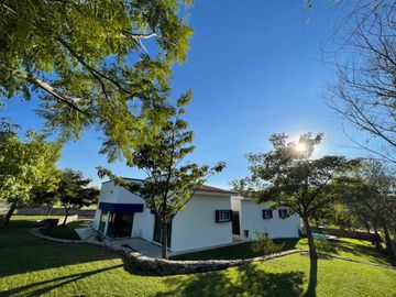 RESIDENCIA EN VENTA EN SANTA SOFÍA COUNTRY CLUB, COTO TEQUILEROS