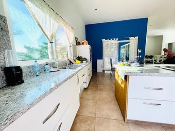 RESIDENCIA EN VENTA EN SANTA SOFÍA COUNTRY CLUB, COTO TEQUILEROS