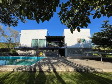RESIDENCIA EN VENTA EN SANTA SOFÍA COUNTRY CLUB, COTO TEQUILEROS