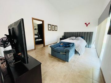 RESIDENCIA EN VENTA EN SANTA SOFÍA COUNTRY CLUB, COTO TEQUILEROS