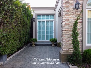 Luxury house For Sale at Nantawan Bangna km7. Beautiful house with decorations, additions, very good condition, ready to move in.  No need to repair.