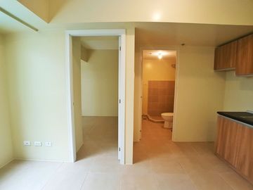 1BR in Avida Towers One Union Place nearby Assumption College Makati