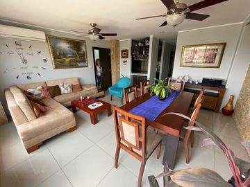 En venta departamento de 3 dormitorios en Urb. La Romareda