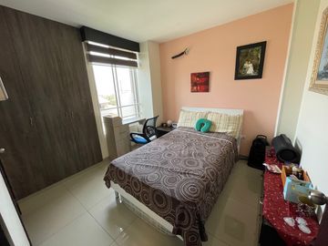 En venta departamento de 3 dormitorios en Urb. La Romareda