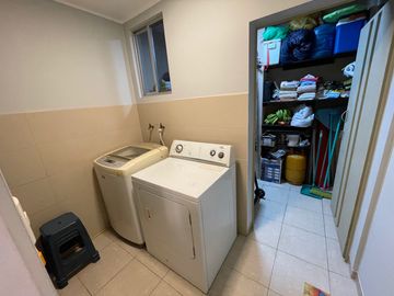 En venta departamento de 3 dormitorios en Urb. La Romareda