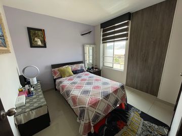 En venta departamento de 3 dormitorios en Urb. La Romareda
