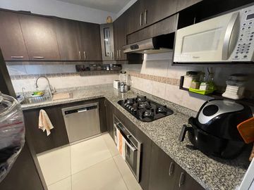 En venta departamento de 3 dormitorios en Urb. La Romareda