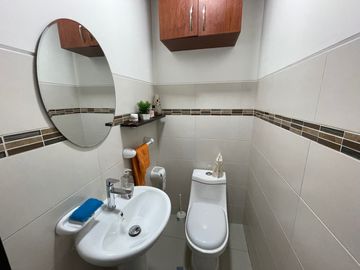 En venta departamento de 3 dormitorios en Urb. La Romareda