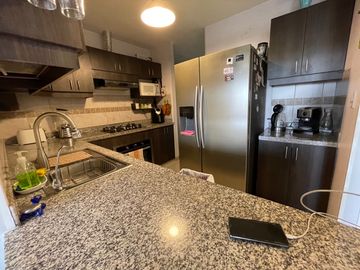 En venta departamento de 3 dormitorios en Urb. La Romareda