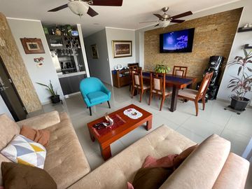 En venta departamento de 3 dormitorios en Urb. La Romareda