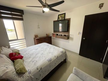 En venta departamento de 3 dormitorios en Urb. La Romareda