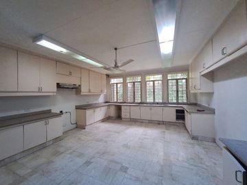 7BR House & Lot for Sale in Dasmarinas Village