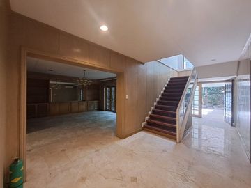 7BR House & Lot for Sale in Dasmarinas Village