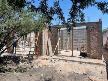 PREVENTA CASA EN JURICA CON ESTUDIO EN PLANTA BAJA Y CUARTO DE SERVICIO