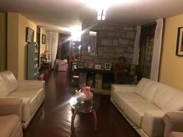 VENTA DE CASA AMPLIA Y MODERNA, 389 M2, 5 DORM, 4 BAÑOS, 4 COCHERAS