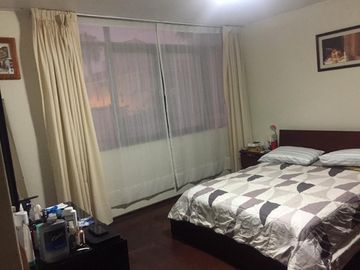 VENTA DE CASA AMPLIA Y MODERNA, 389 M2, 5 DORM, 4 BAÑOS, 4 COCHERAS
