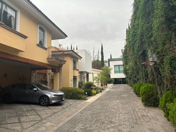 Casa en Venta en la colonia Loma Blanca, Altamira, Zapopan Centro