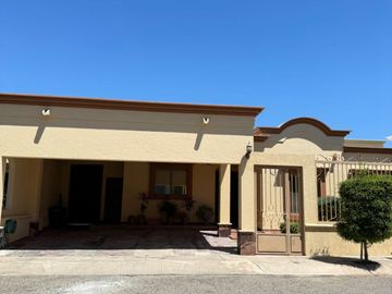 Casa amueblada de una planta en renta en Corceles Residencial