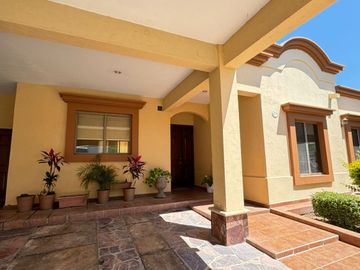 Casa amueblada de una planta en renta en Corceles Residencial