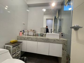 EXCLUSIVO DEPARTAMENTO CON 4 DORMITORIOS Y BALCÓN