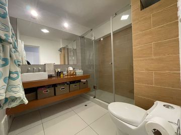 EXCLUSIVO DEPARTAMENTO CON 4 DORMITORIOS Y BALCÓN