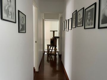 EXCLUSIVO DEPARTAMENTO CON 4 DORMITORIOS Y BALCÓN