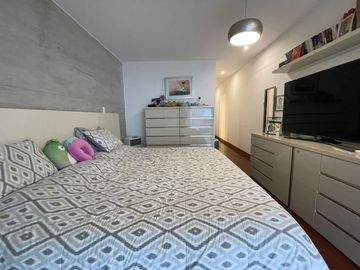 EXCLUSIVO DEPARTAMENTO CON 4 DORMITORIOS Y BALCÓN