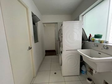 EXCLUSIVO DEPARTAMENTO CON 4 DORMITORIOS Y BALCÓN