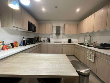 EXCLUSIVO DEPARTAMENTO CON 4 DORMITORIOS Y BALCÓN