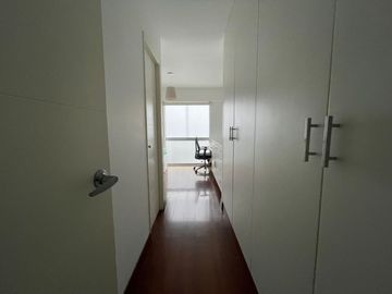 EXCLUSIVO DEPARTAMENTO CON 4 DORMITORIOS Y BALCÓN