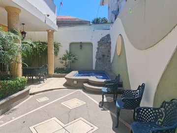 CASA EN VENTA EN URB. BOSQUES DEL SALADO FRENTE A CIUDAD COLÓN