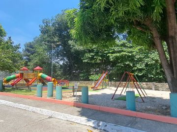 CASA EN VENTA EN URB. BOSQUES DEL SALADO FRENTE A CIUDAD COLÓN