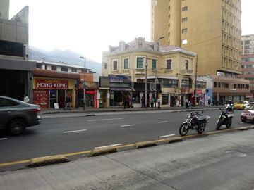 Casa rentera en venta en el Centro Histórico de Quito avenida 10 de agosto