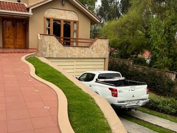 VENTA DE HERMOSA CASA EN CUENCA