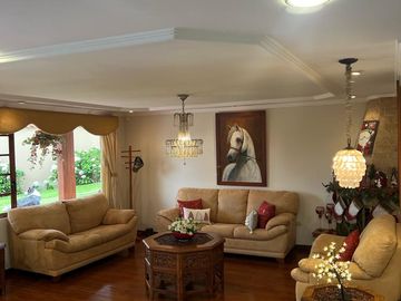 VENTA DE HERMOSA CASA EN CUENCA