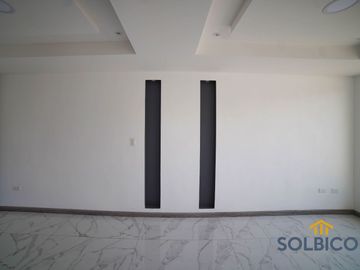 Amplia casa  de 3 pisos aplicada a crédito vip en Cuenca