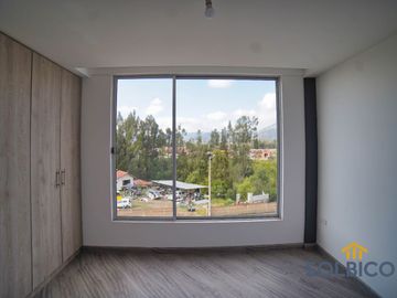 Amplia casa  de 3 pisos aplicada a crédito vip en Cuenca