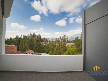 Amplia casa  de 3 pisos aplicada a crédito vip en Cuenca