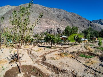 Parcela con casa, piscina y dos cabañas. Potencial turístico. Varillar, Valle del Elqui. $280 millones