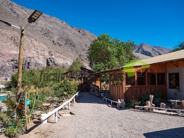 Parcela con casa, piscina y dos cabañas. Potencial turístico. Varillar, Valle del Elqui. $280 millones