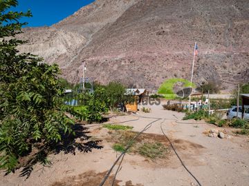 Parcela con casa, piscina y dos cabañas. Potencial turístico. Varillar, Valle del Elqui. $280 millones