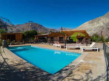 Parcela con casa, piscina y dos cabañas. Potencial turístico. Varillar, Valle del Elqui. $280 millones